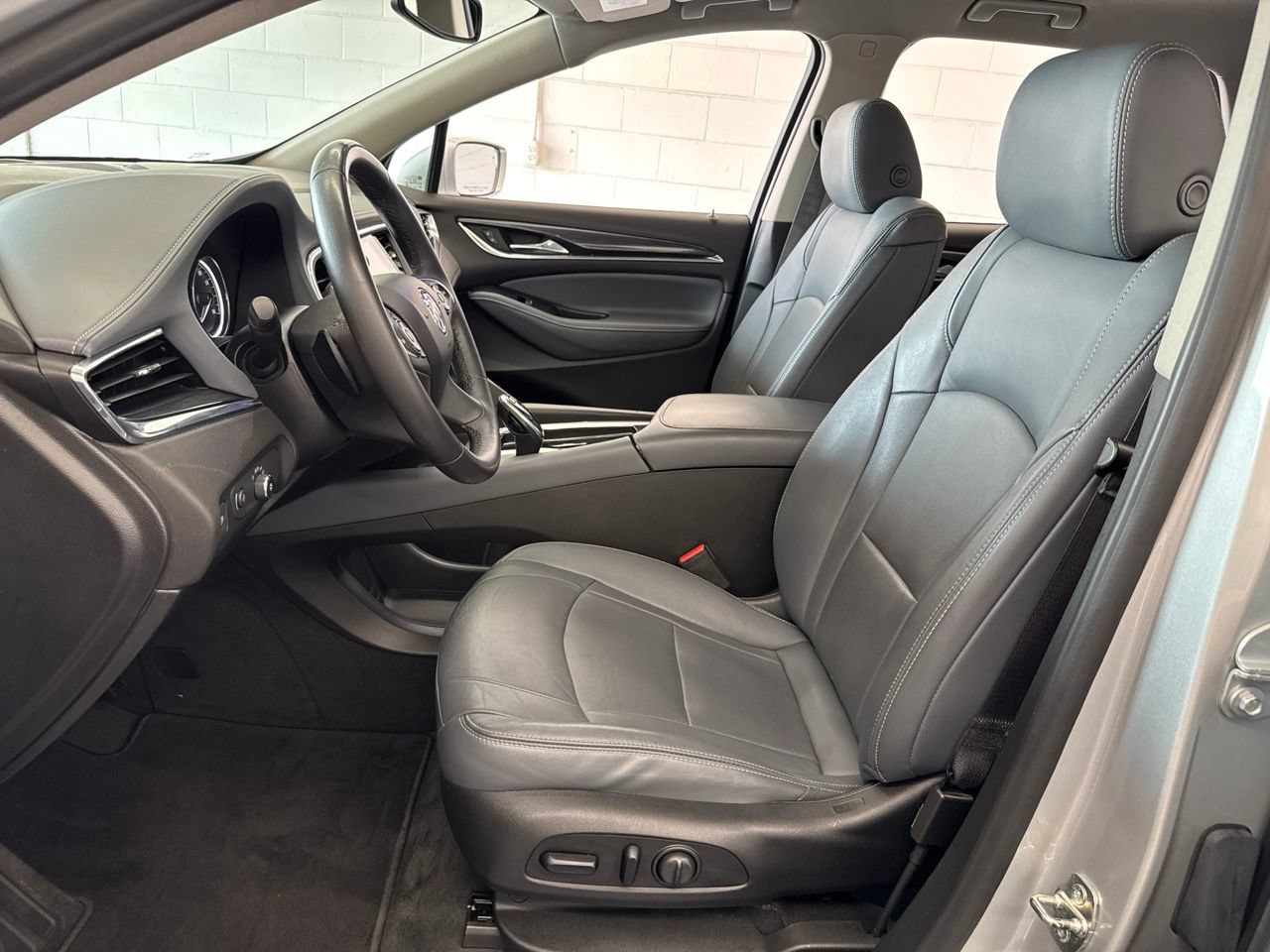 Used 2020 Buick Enclave Essence AWD/4WD image 15
