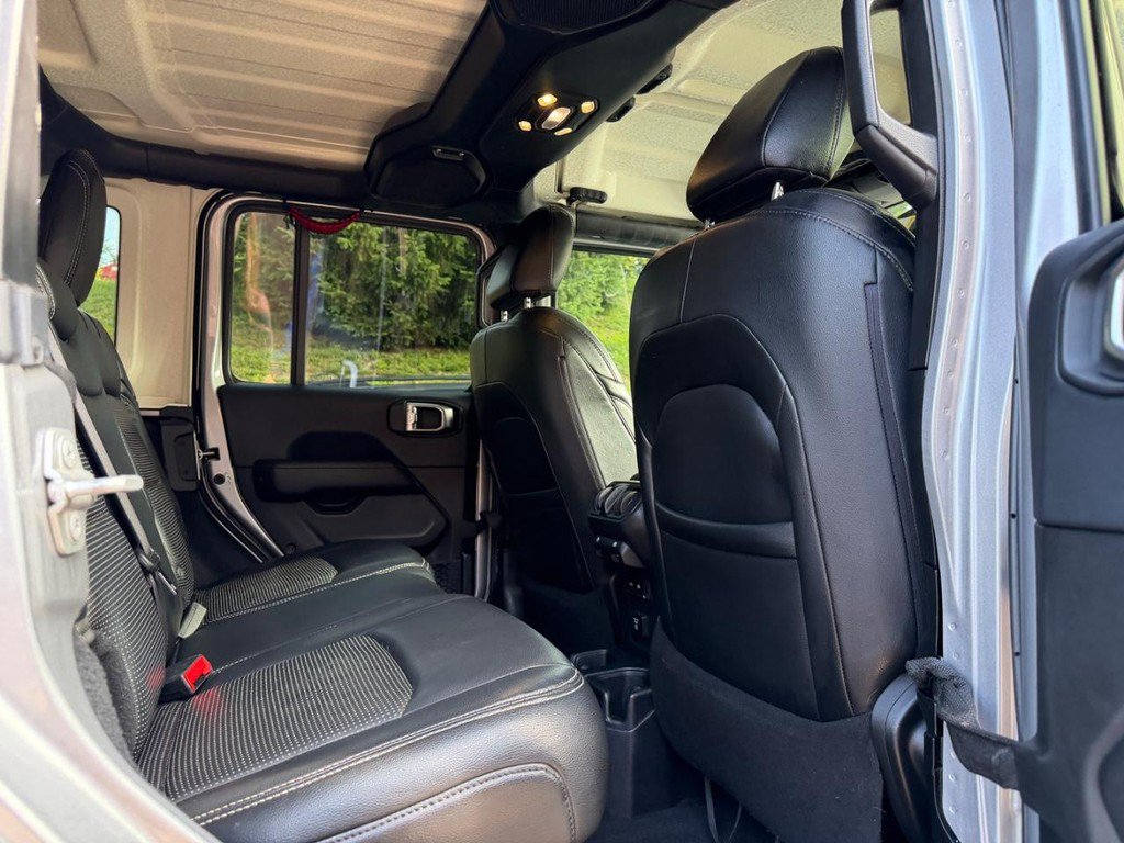 Used 2019 Jeep Wrangler Unlimited Sahara w/ Uconnect 4C Nav & Sound Group AWD/4WD image 10