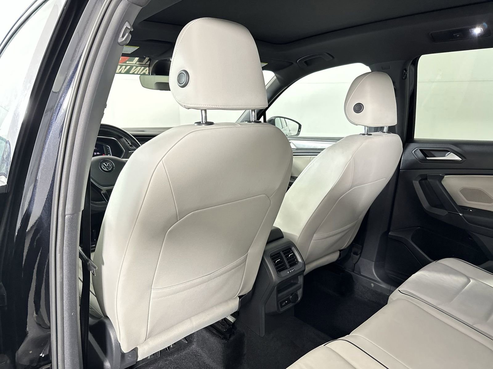 Used 2020 Volkswagen Tiguan SEL Premium R-Line image 28