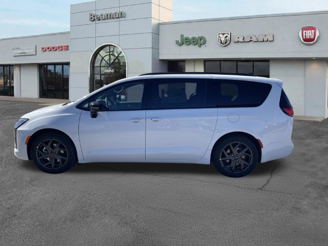New 2027 Chrysler Pacifica Limited FWD image 6