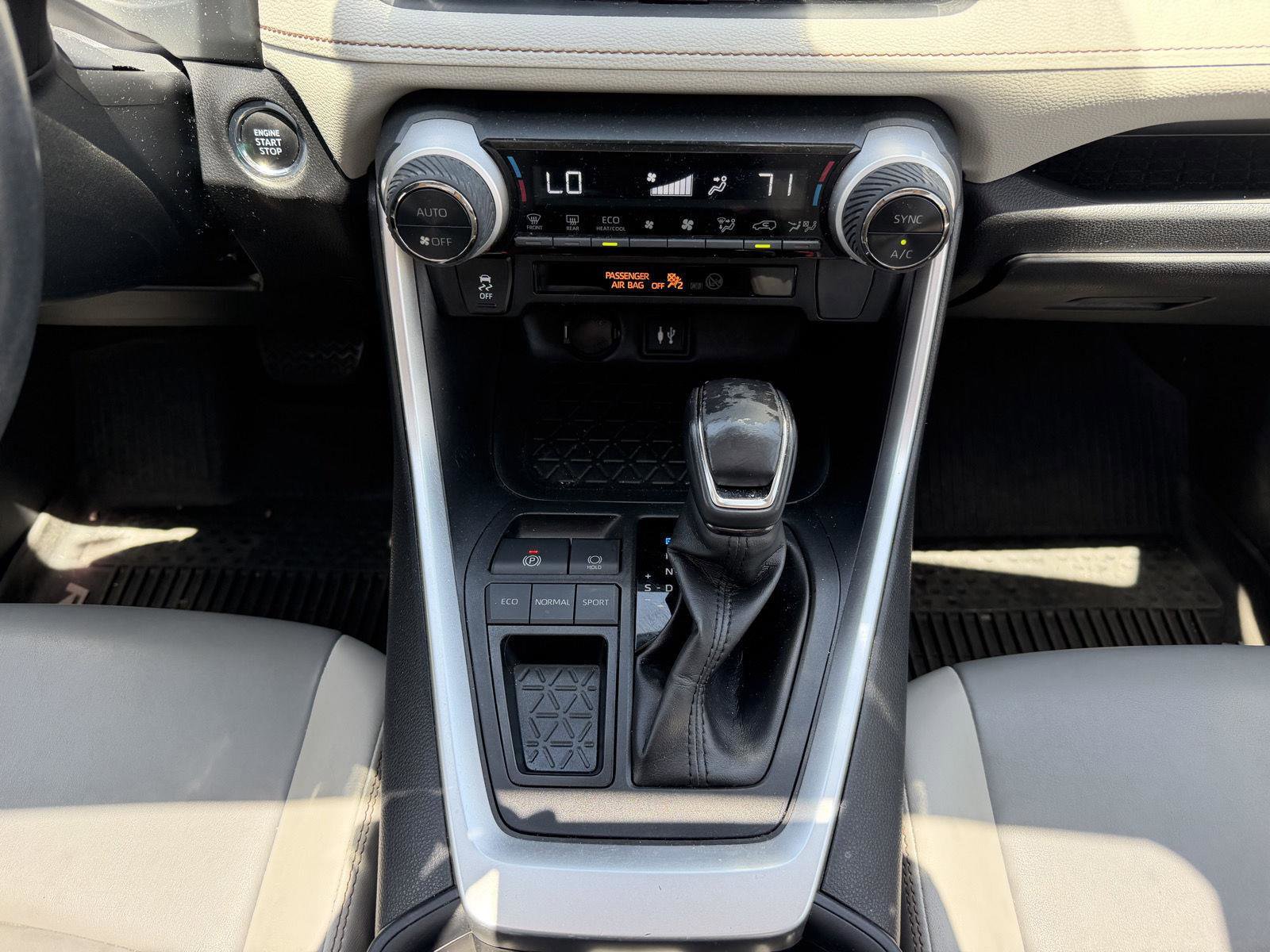 Used 2019 Toyota RAV4 XLE Premium w/ Carpet Mat Package FWD image 26