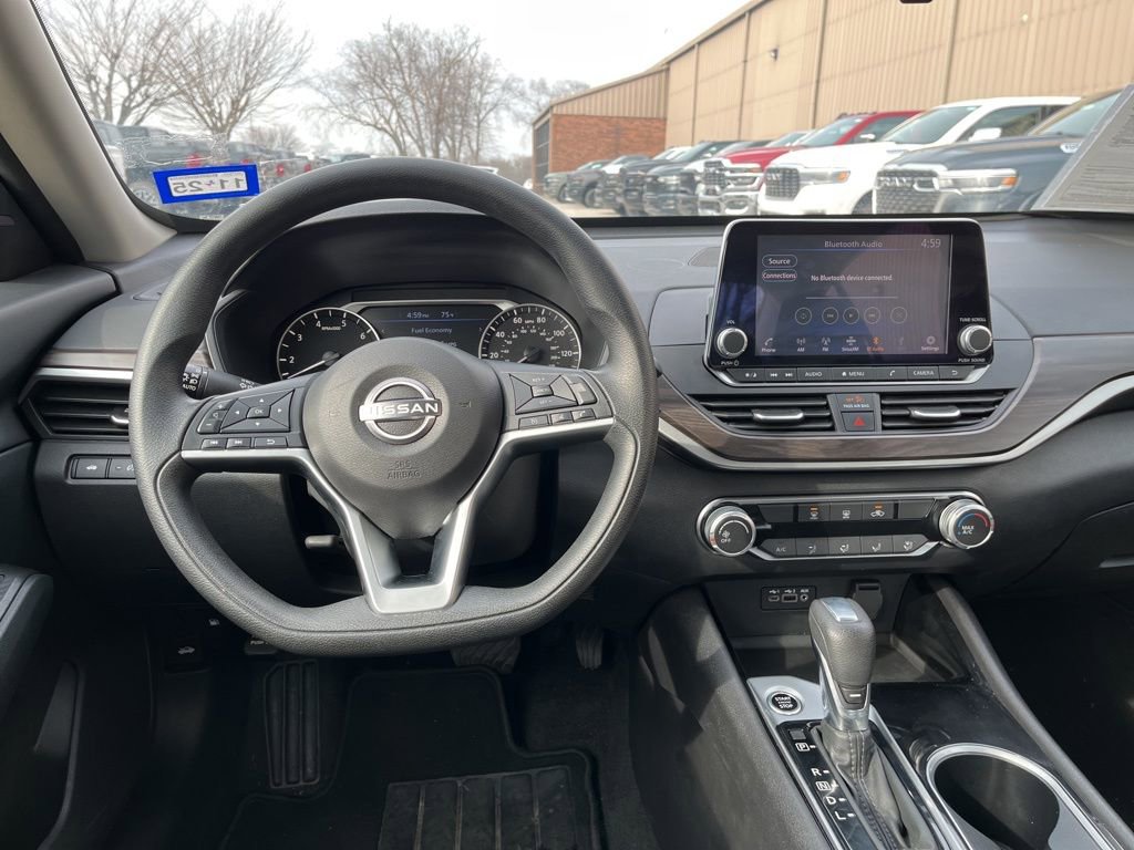Used 2024 Nissan Altima 2.5 SV FWD image 21