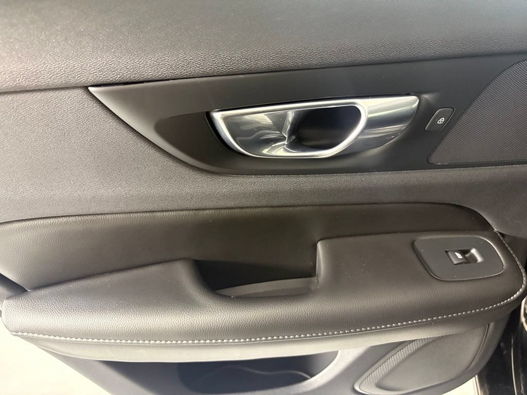 Used 2020 Volvo S60 T5 Momentum FWD image 34