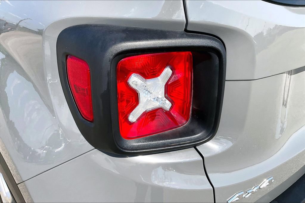 Used 2021 Jeep Renegade Latitude image 20