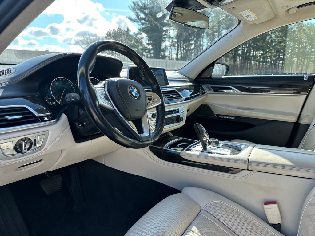 Used 2018 BMW 750i xDrive image 17