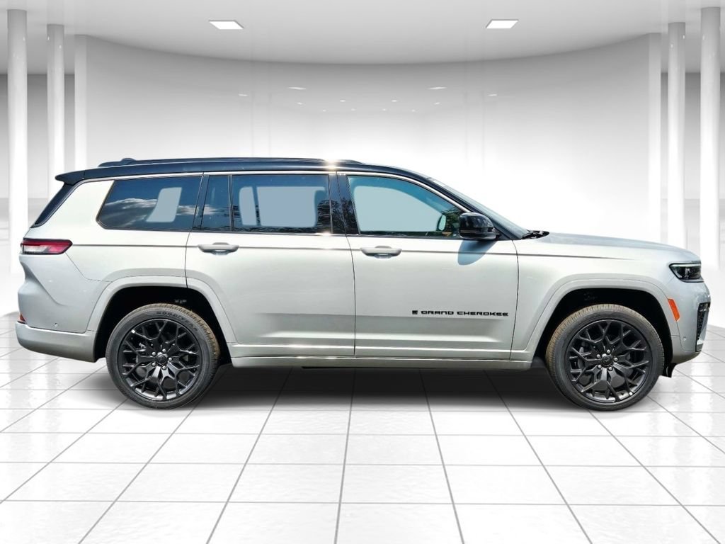 New 2026 Jeep Grand Cherokee L Summit w/ Obsidian Package AWD/4WD image 2