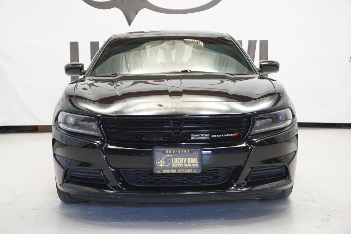 Used 2018 Dodge Charger SXT RWD image 2