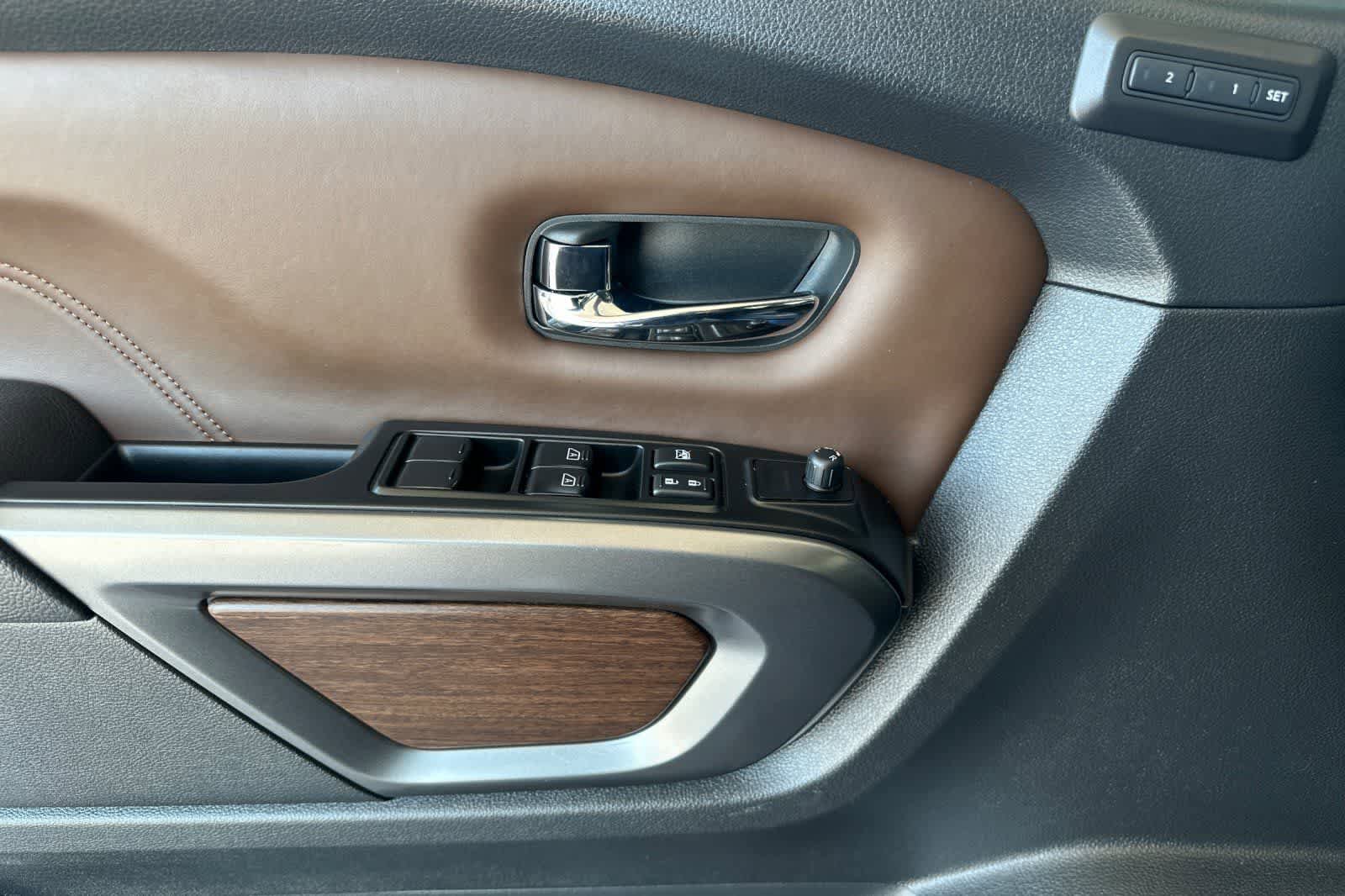 Used 2016 Nissan Titan Platinum Reserve RWD image 12