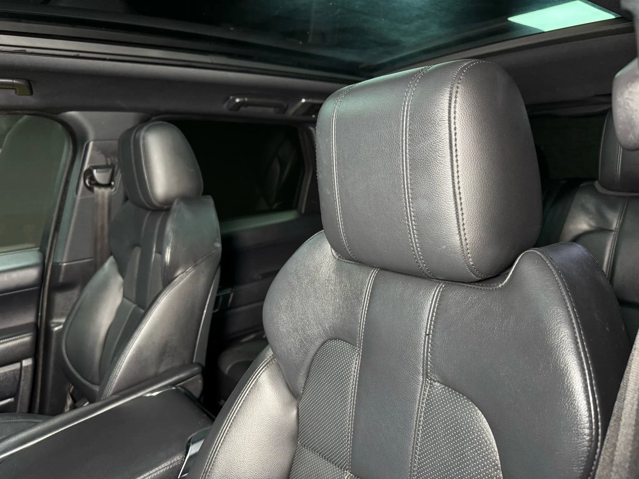 Used 2016 Land Rover Range Rover Sport SE image 41