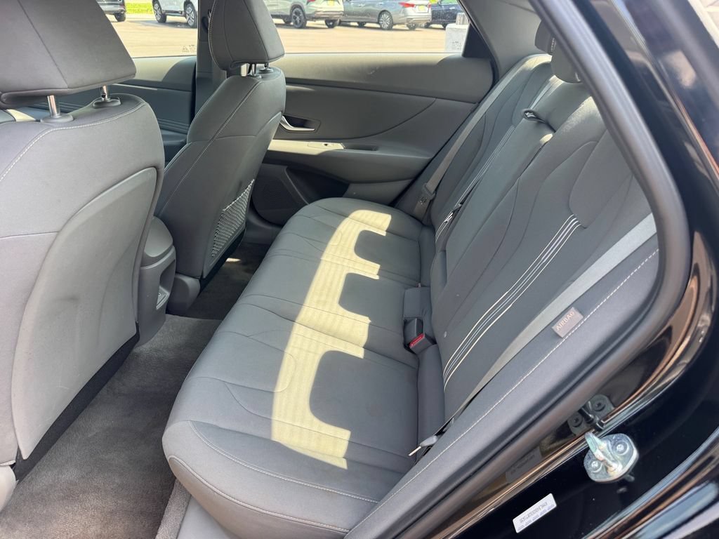 Used 2025 Hyundai Elantra SEL FWD image 14
