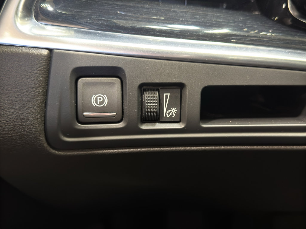 Used 2024 Cadillac XT5 Premium Luxury w/ LPO, Floor Liner Package AWD/4WD image 32