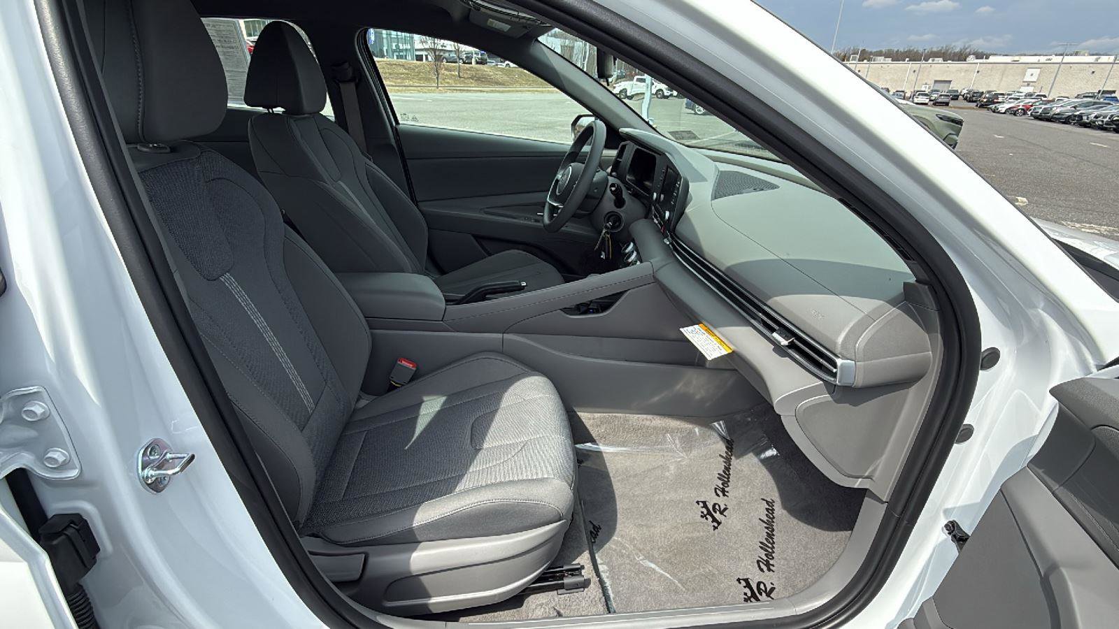 Used 2026 Hyundai Elantra SE FWD image 18