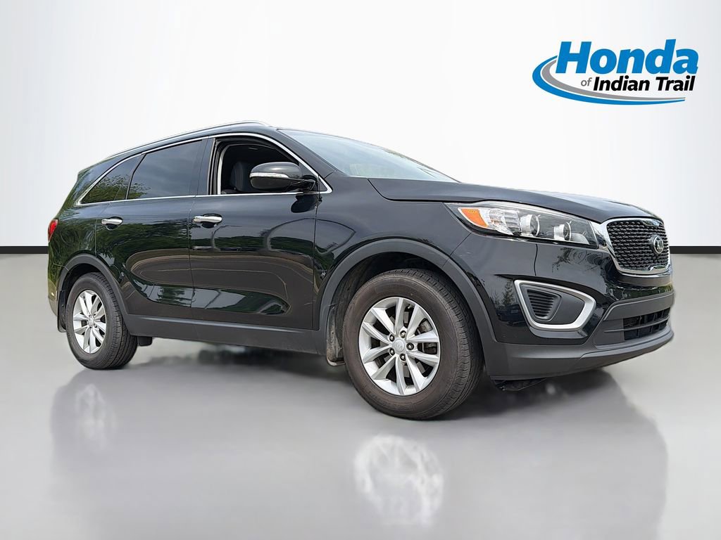 Used 2017 Kia Sorento LX w/ LX Convenience Package image 1