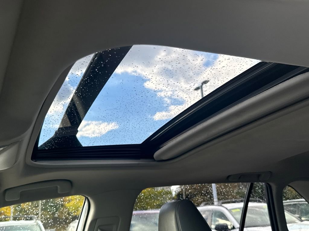 Used 2021 Toyota RAV4 XLE Premium image 15