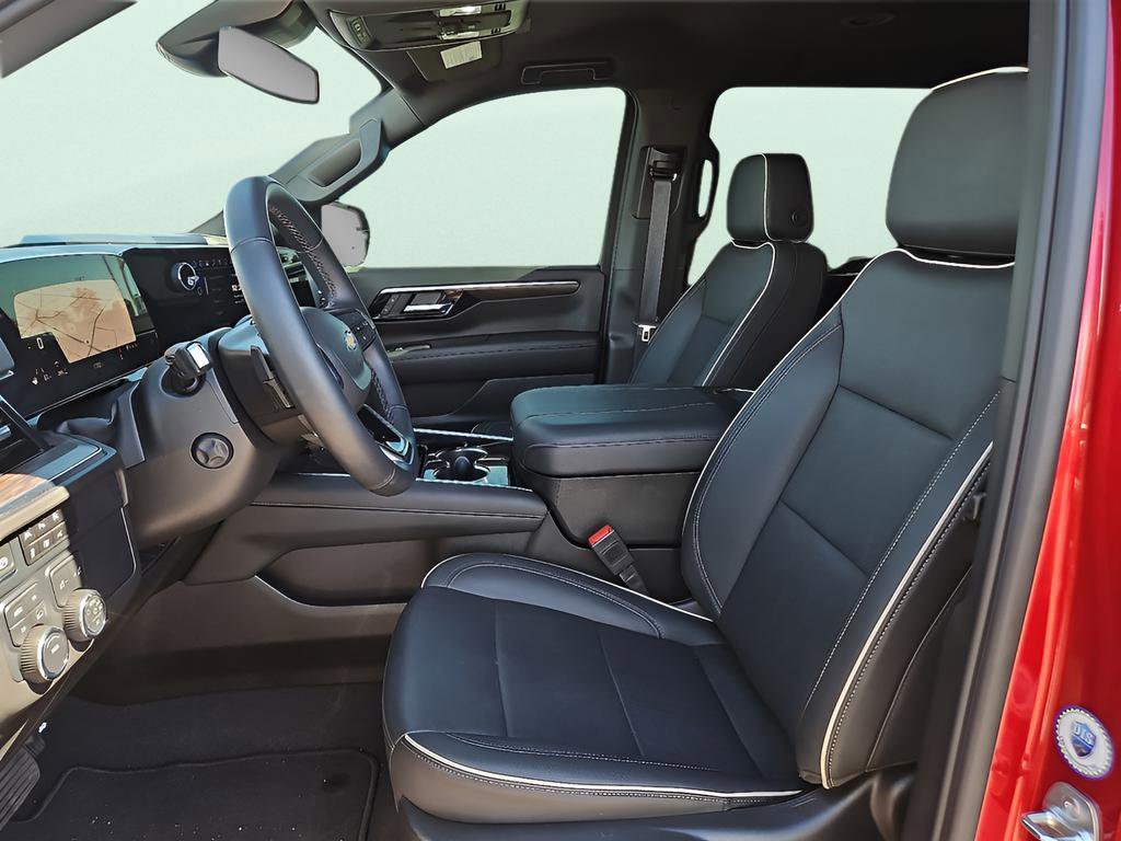 Used 2025 Chevrolet Suburban Premier image 12