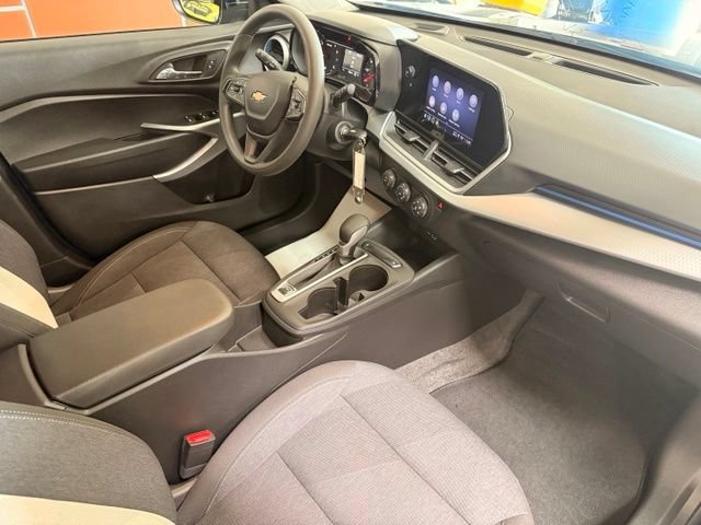 Used 2024 Chevrolet Trax LS w/ LS Convenience Package FWD image 25