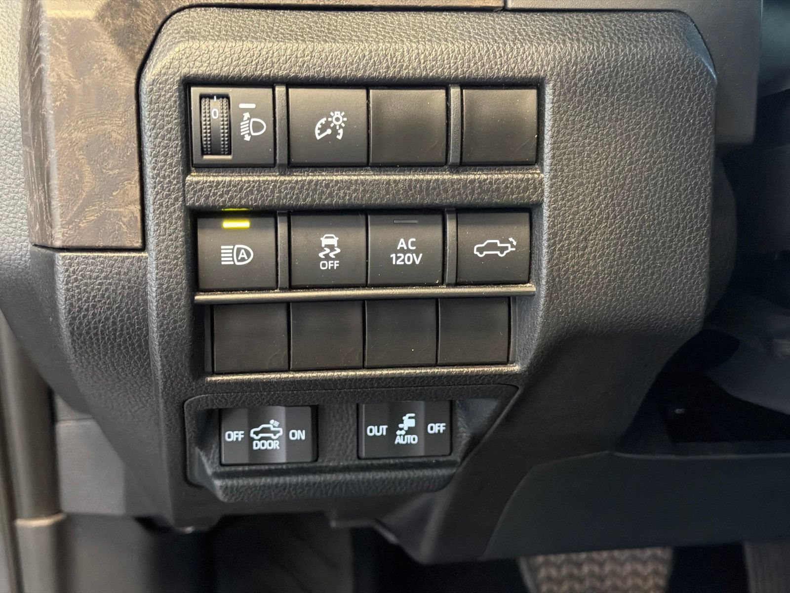 Used 2024 Toyota Tacoma Limited w/ Limited Package (LT) AWD/4WD image 15