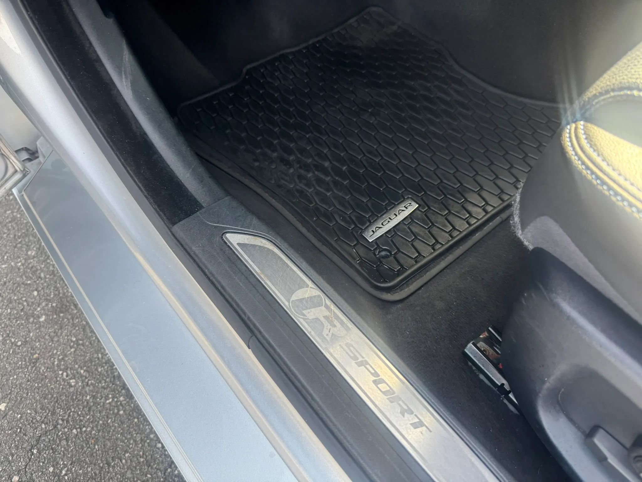Used 2017 Jaguar XE R-Sport image 23