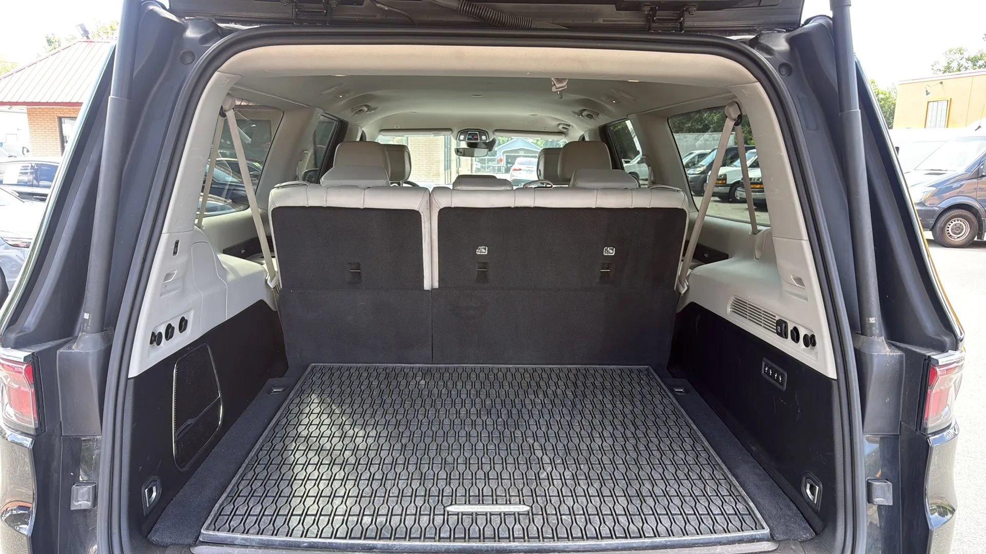 Used 2024 Jeep Wagoneer L Series II w/ Flexible Seating Group RWD image 7