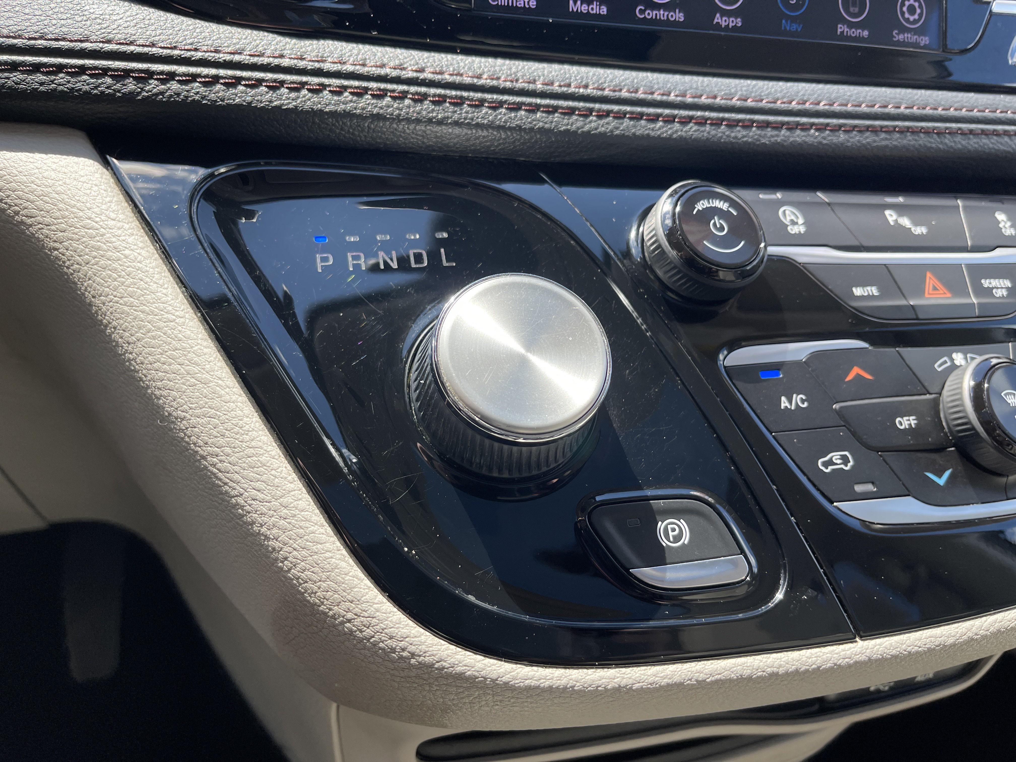 Used 2020 Chrysler Pacifica Limited FWD image 25
