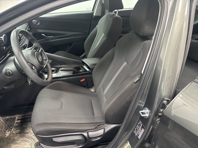 Used 2025 Hyundai Elantra SE image 21