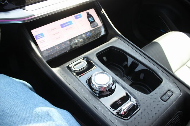 Used 2024 Jeep Wagoneer Launch Edition image 12