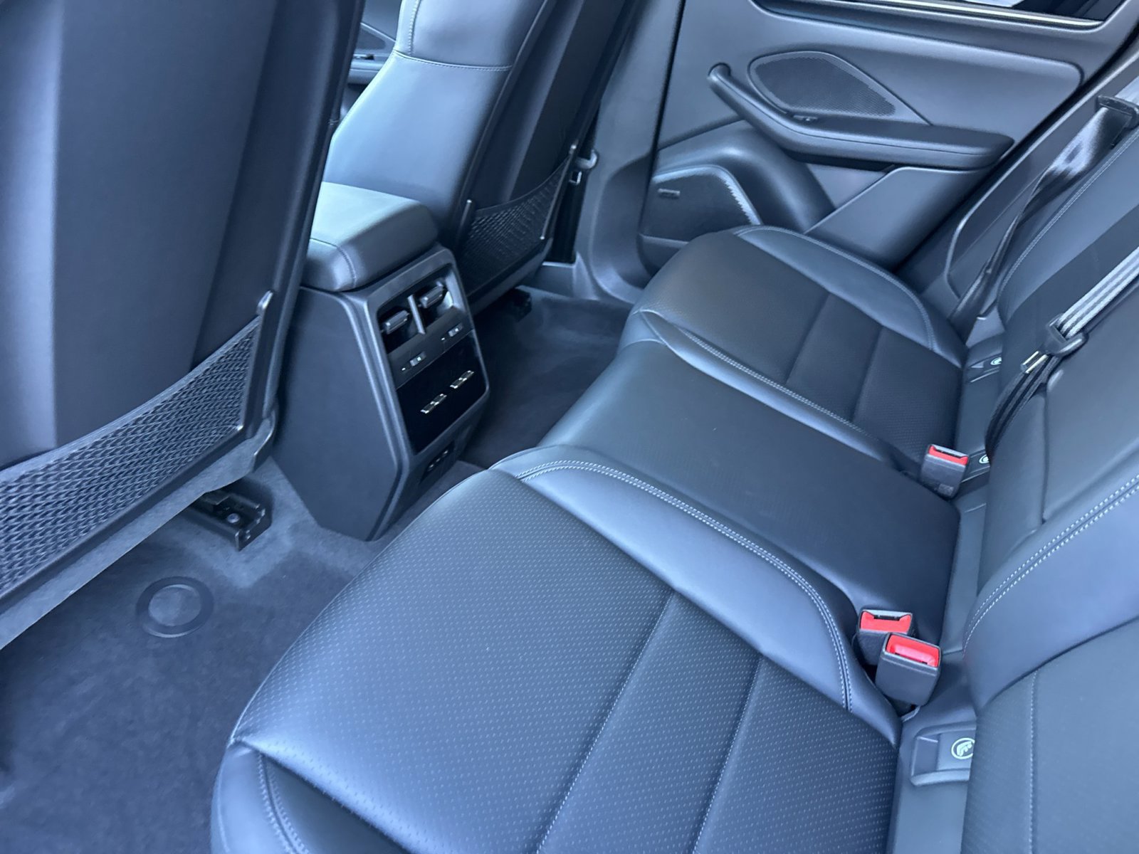 New 2026 Porsche Macan 4 Electric AWD/4WD image 14