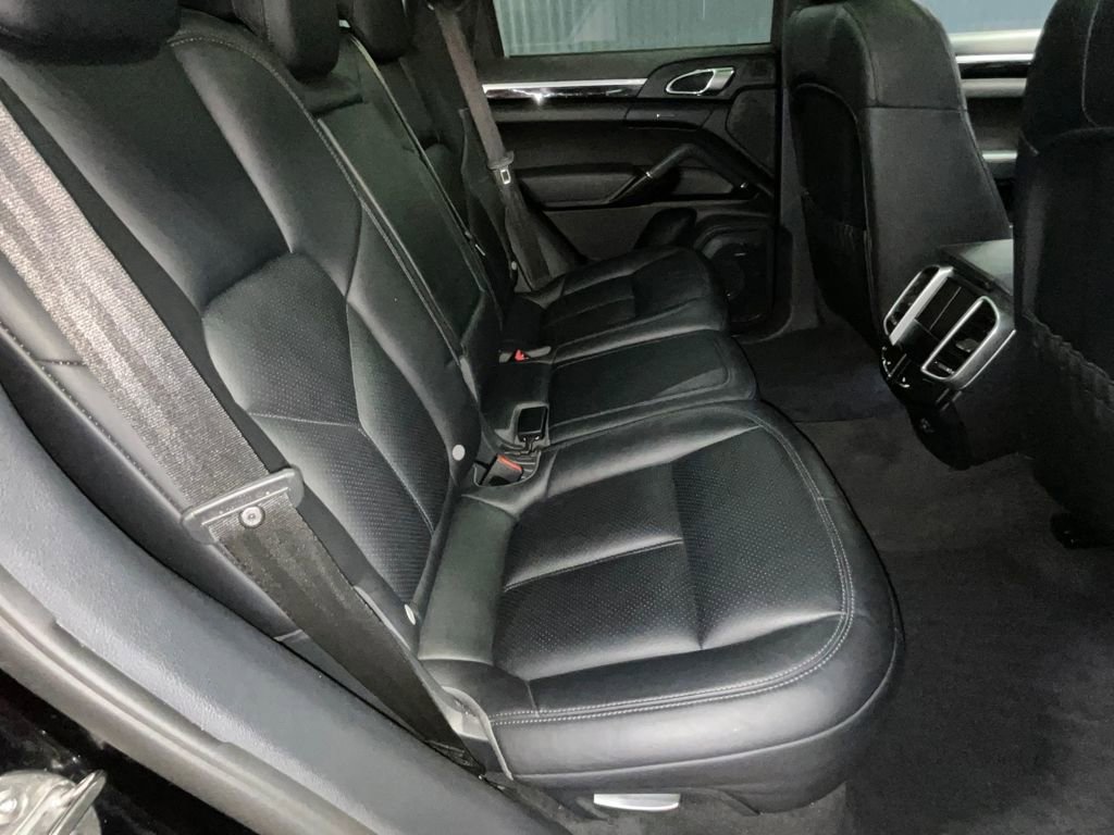 Used 2016 Porsche Cayenne image 22