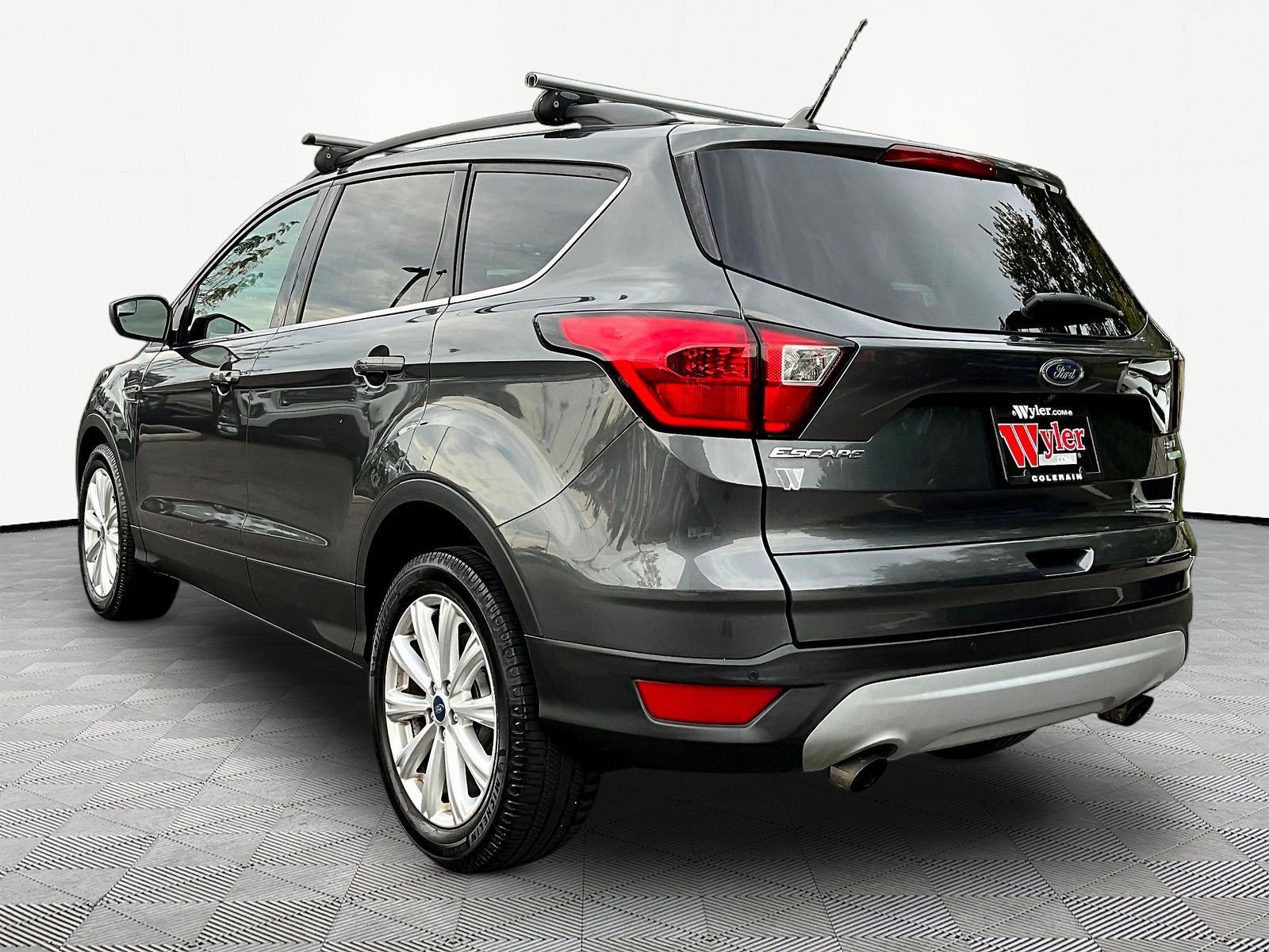 Used 2019 Ford Escape SEL FWD image 4