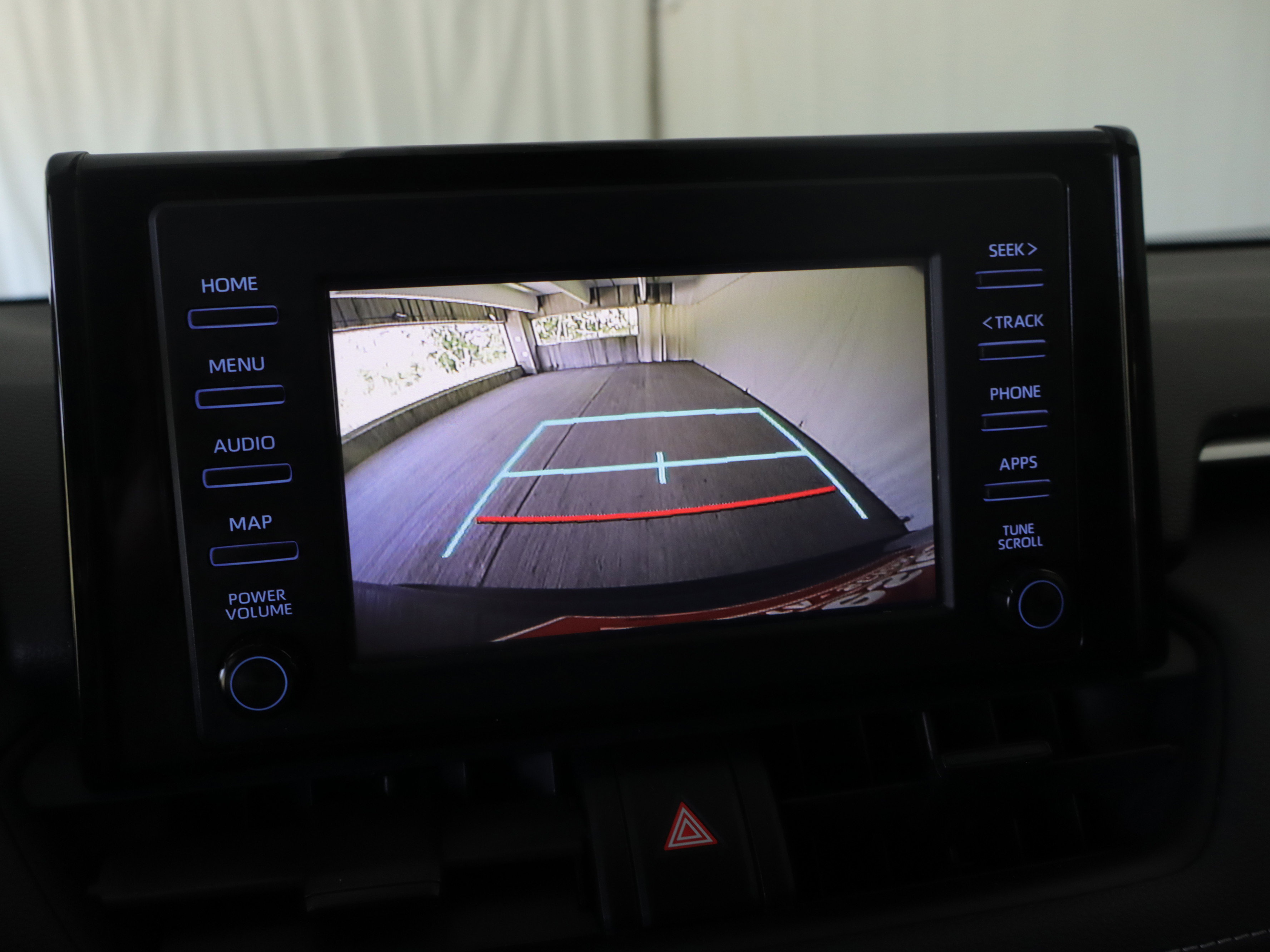 Used 2019 Toyota RAV4 LE AWD/4WD image 18