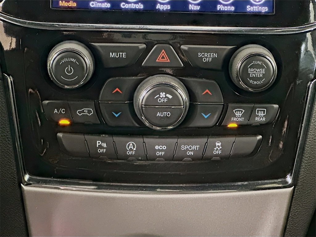 Used 2021 Jeep Grand Cherokee Laredo X image 28