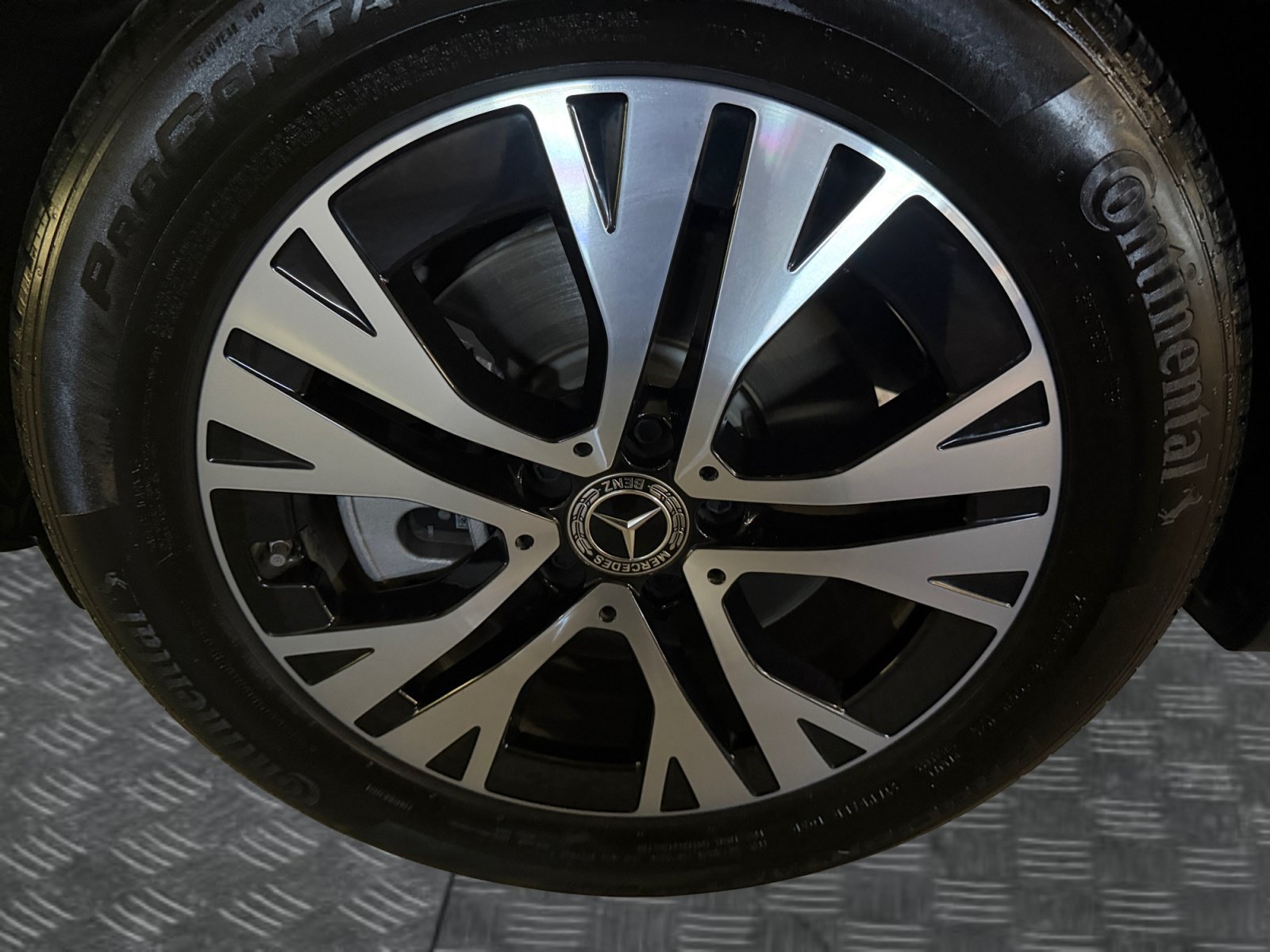 Certified 2025 Mercedes-Benz GLB 250 image 9