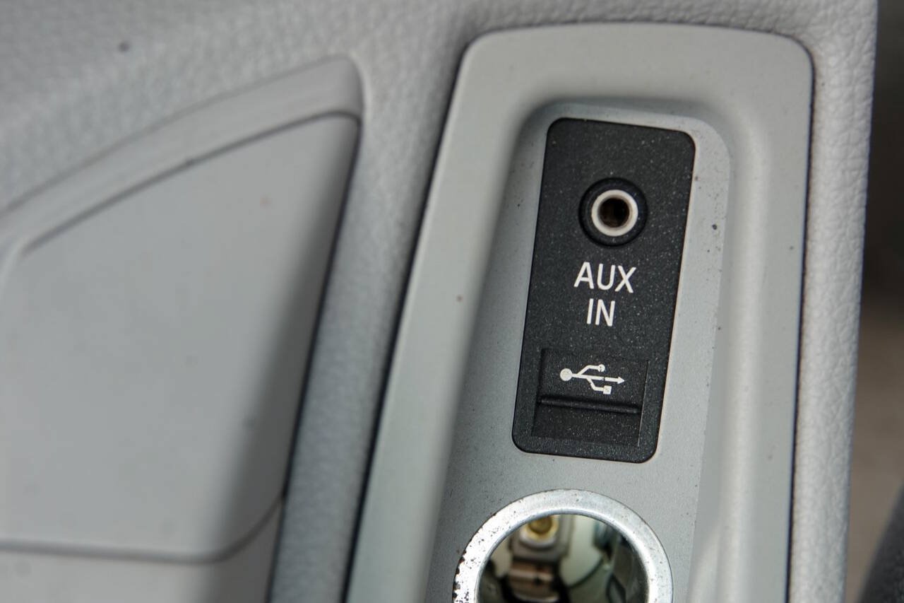 Used 2009 BMW 128i Convertible RWD image 87