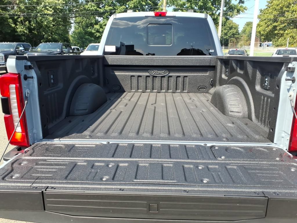 New 2026 Ford F250 Lariat w/ Black Appearance Package AWD/4WD image 8