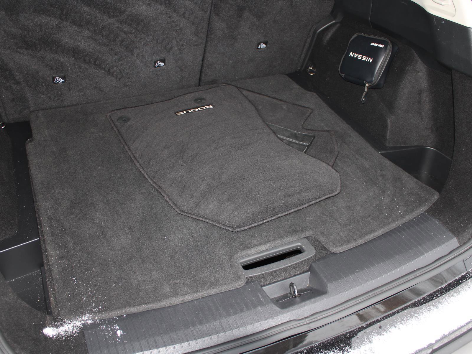 Used 2024 Nissan Rogue S image 8