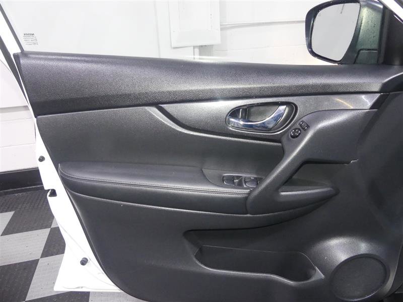 Used 2019 Nissan Rogue SV image 18