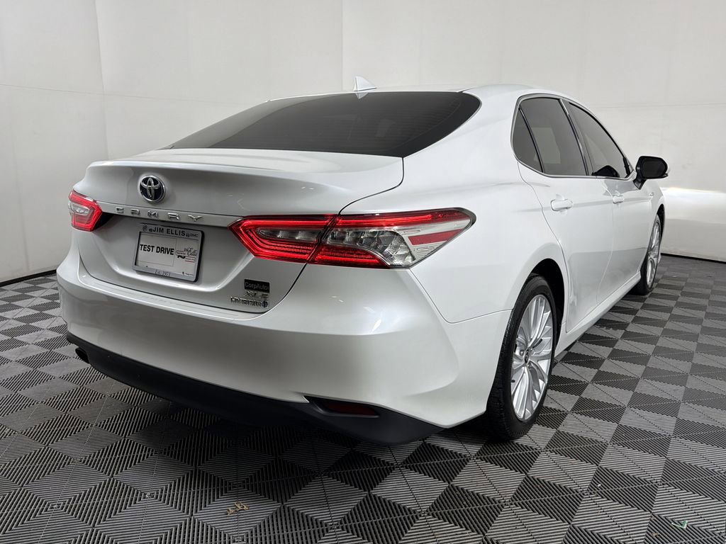 Used 2020 Toyota Camry XLE image 6