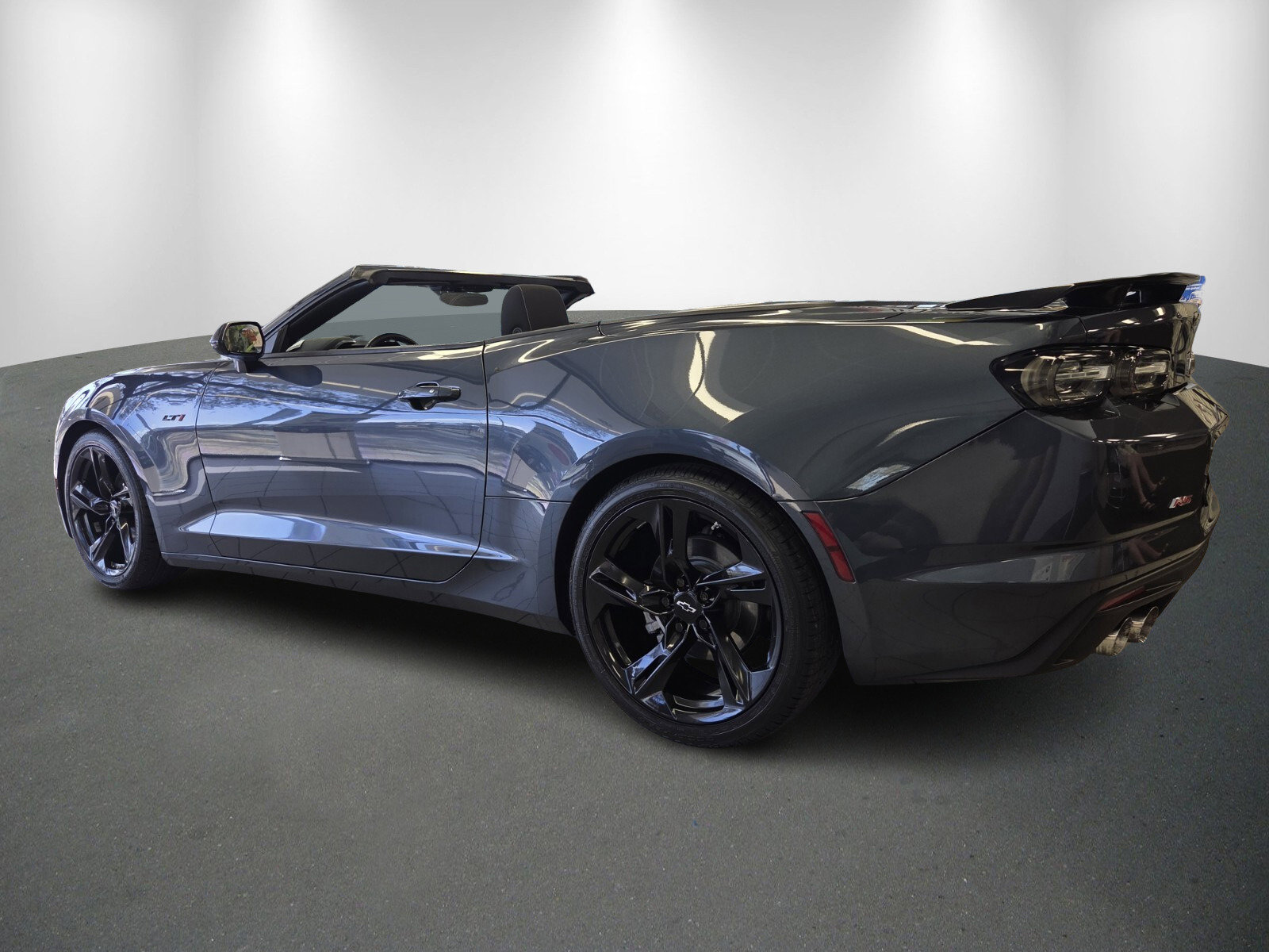 Used 2023 Chevrolet Camaro LT w/ RS Package image 5