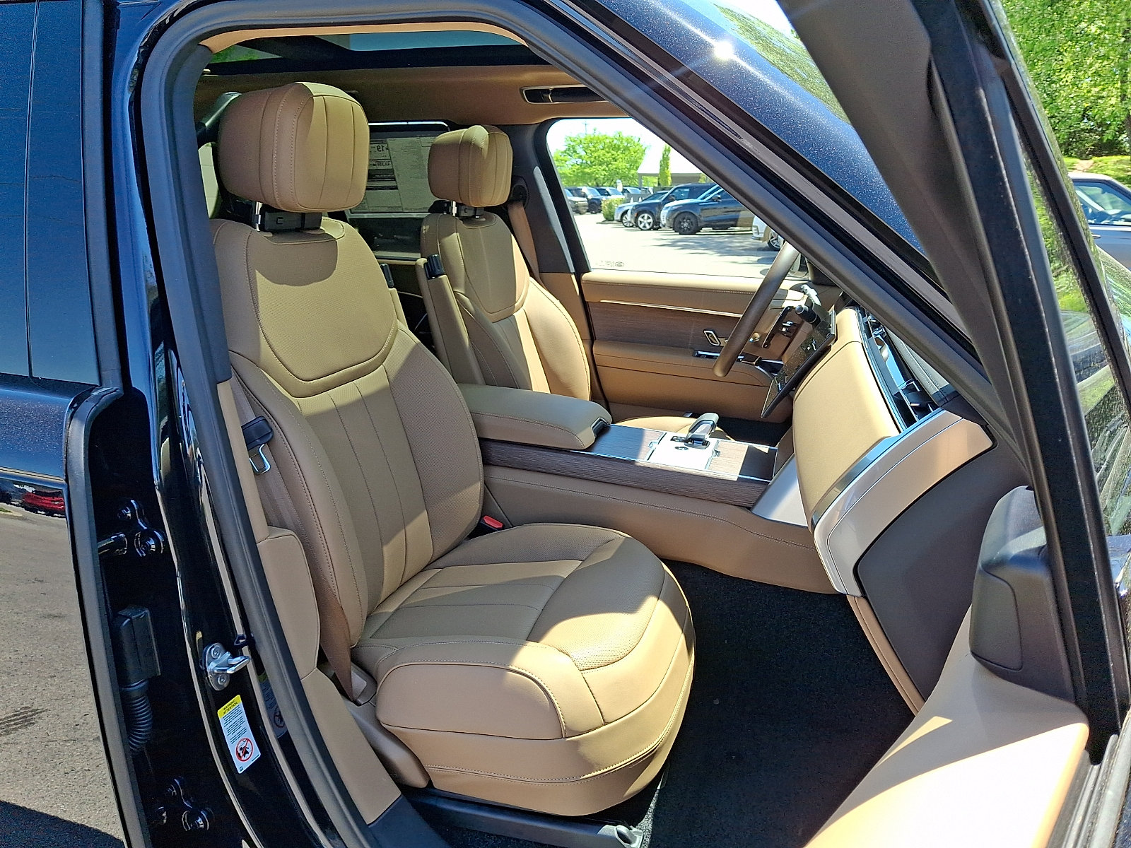 New 2026 Land Rover Range Rover SE AWD/4WD image 3