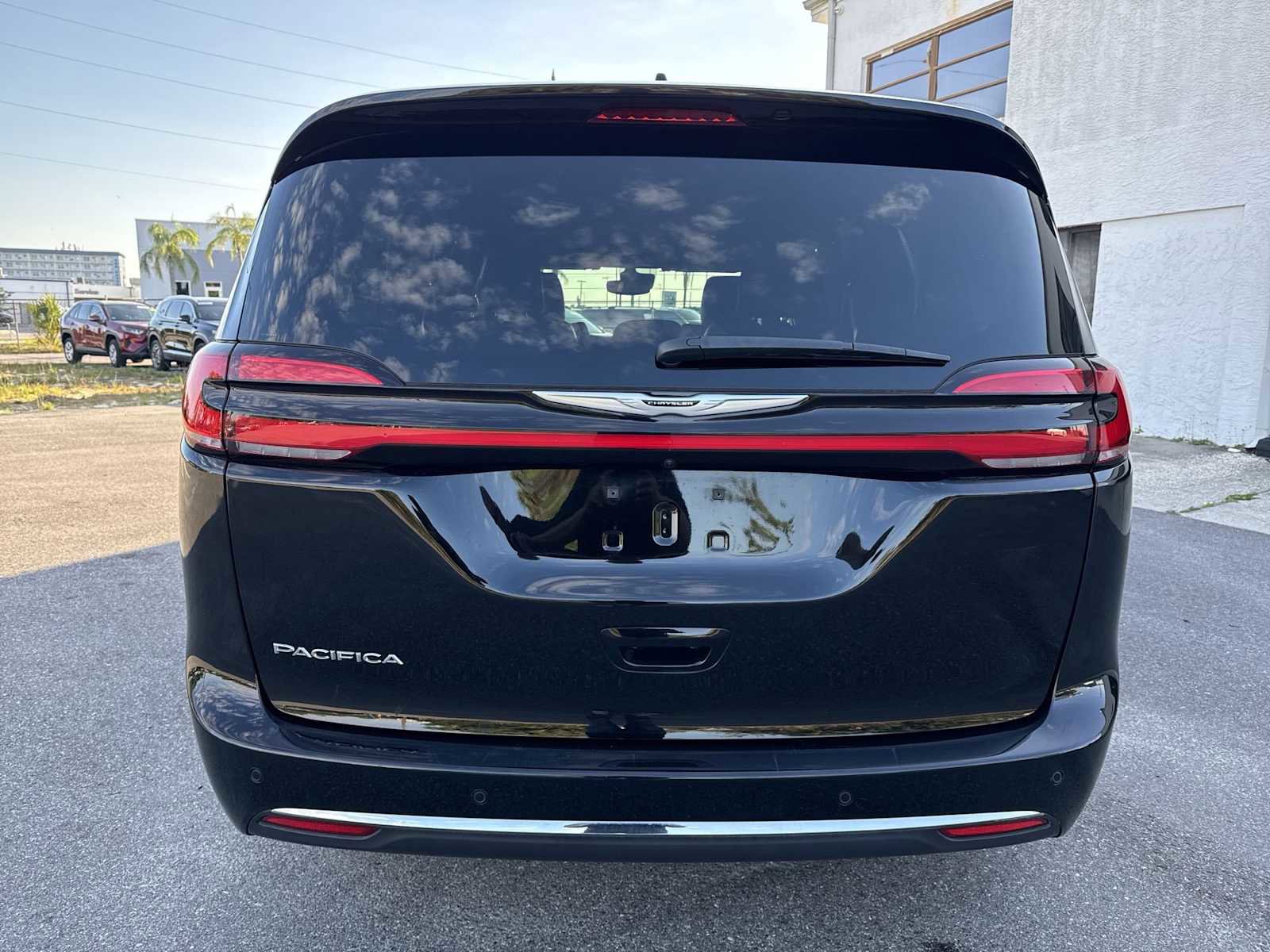 Used 2025 Chrysler Pacifica Select FWD image 5