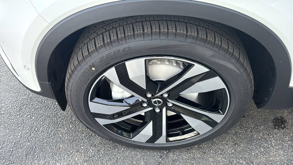 New 2026 Volvo XC40 B5 Plus w/ Climate Package AWD/4WD image 33