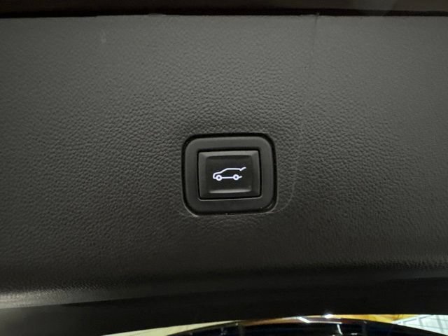 Used 2020 Chevrolet Traverse Premier w/ LPO, Floor Liner Package FWD image 10