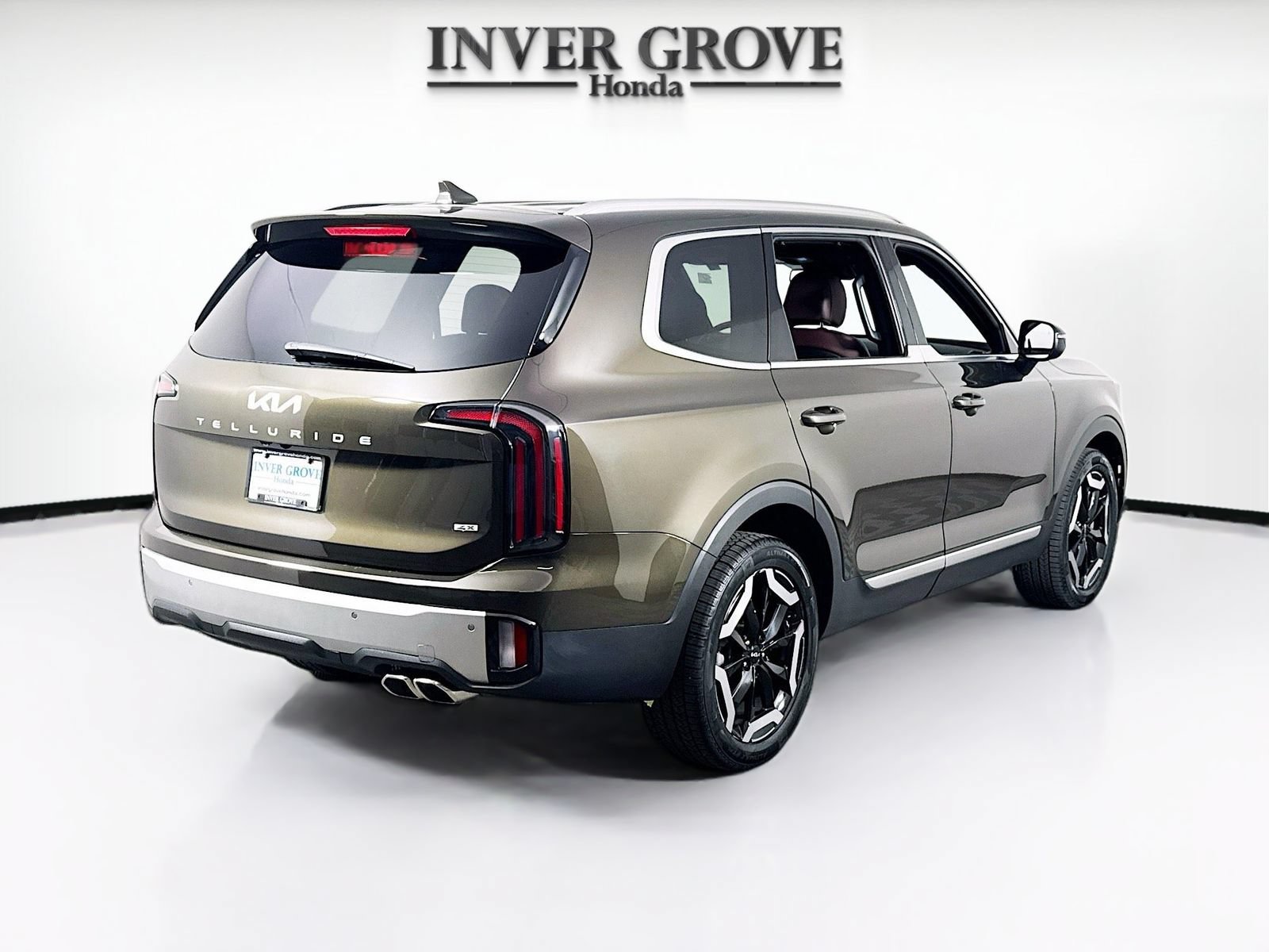 Used 2024 Kia Telluride EX w/ EX Captain's Chair Package AWD/4WD image 5