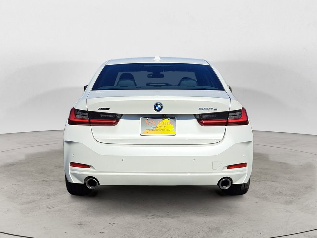 Used 2023 BMW 330e xDrive 330e xDrive w/ Driving Assistance Package image 4