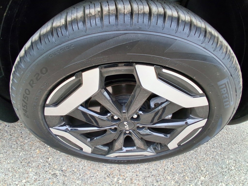 Used 2023 Kia Telluride EX w/ EX Captain's Chair Package image 7