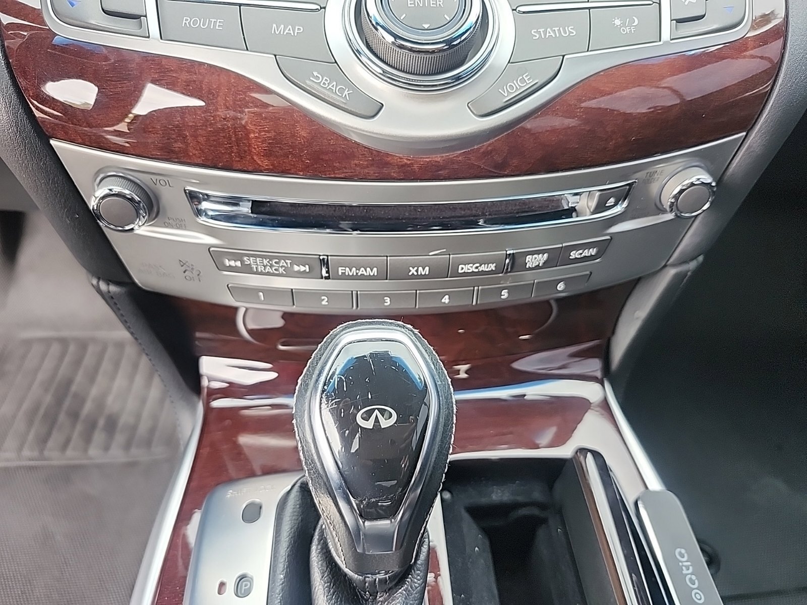 Used 2017 INFINITI Q70 3.7 w/ Technology Package AWD/4WD image 18