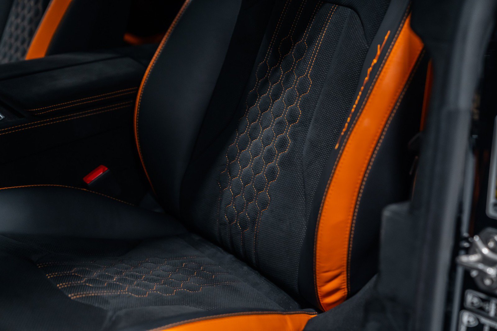 Used 2024 Lamborghini Urus Performante AWD/4WD image 20