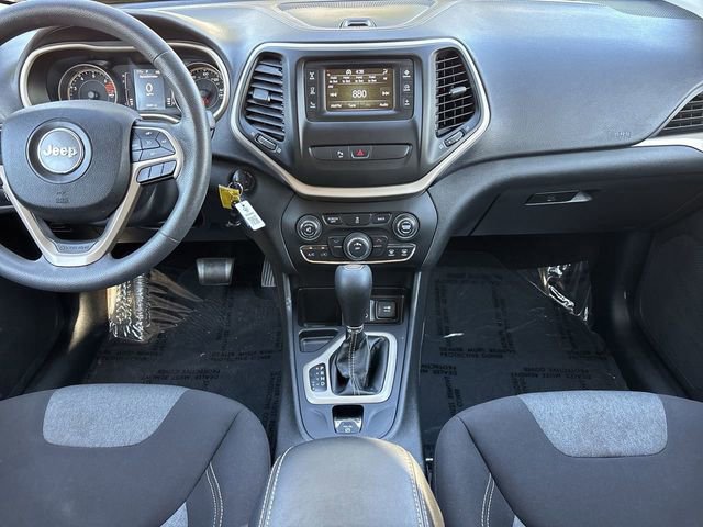 Used 2018 Jeep Cherokee Latitude w/ Safety Group image 16