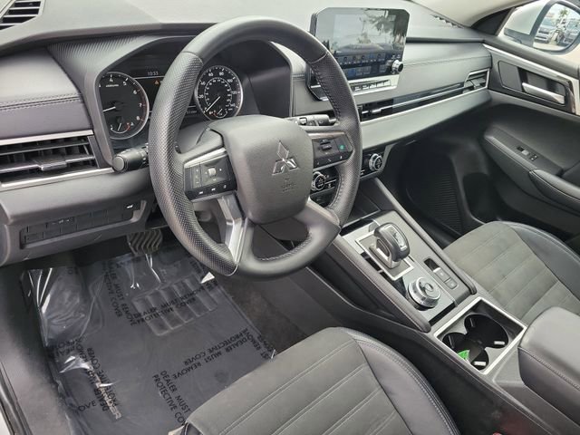 Used 2024 Mitsubishi Outlander SE image 19