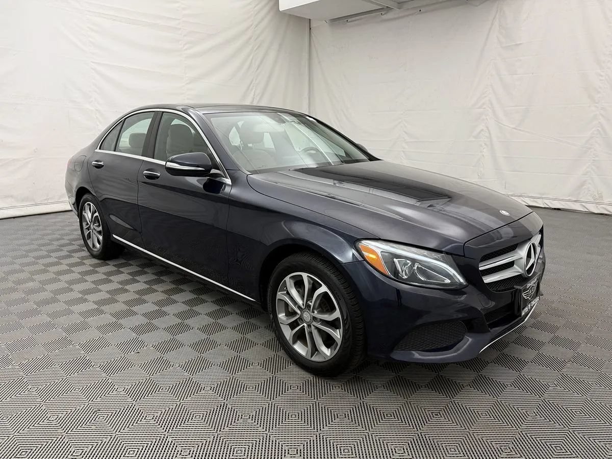 Used 2015 Mercedes-Benz C 300 4MATIC Sedan image 4